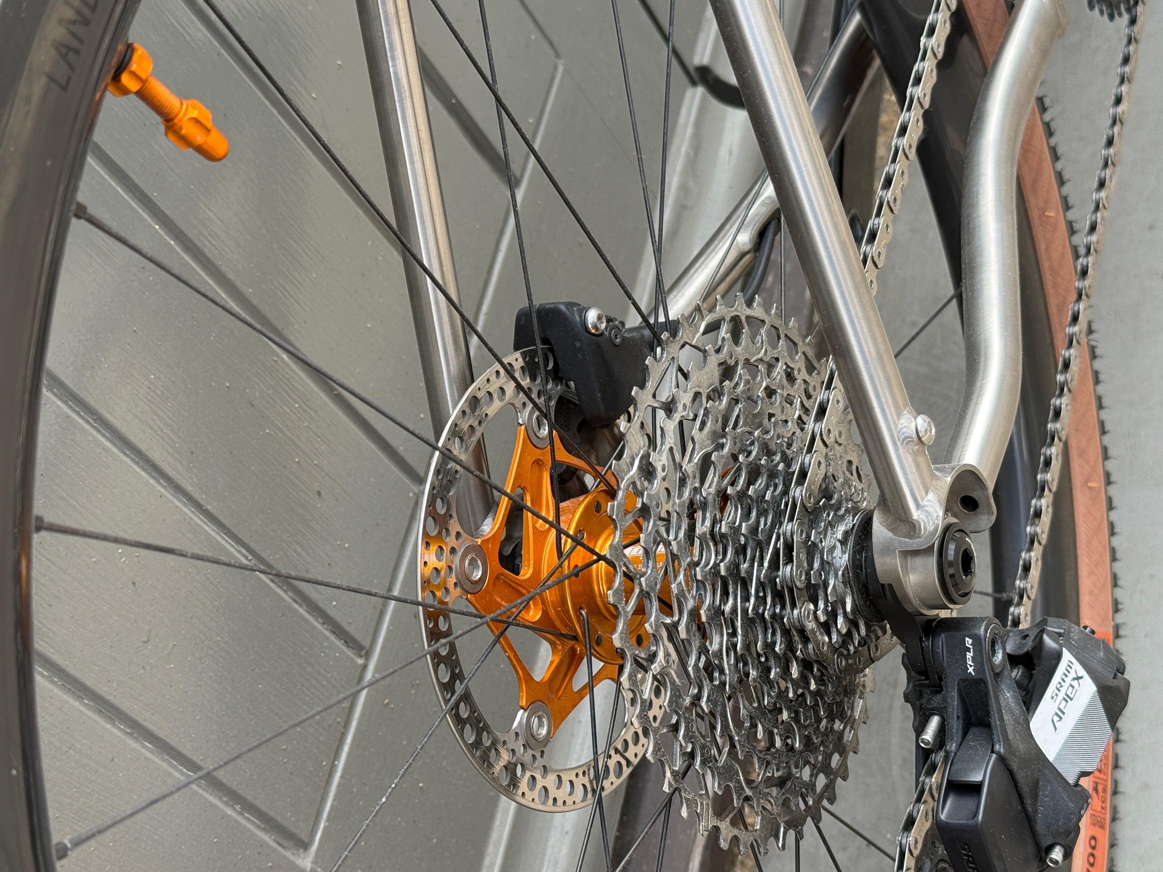 LANDRACE Boxer - SRAM Rival - Hope build