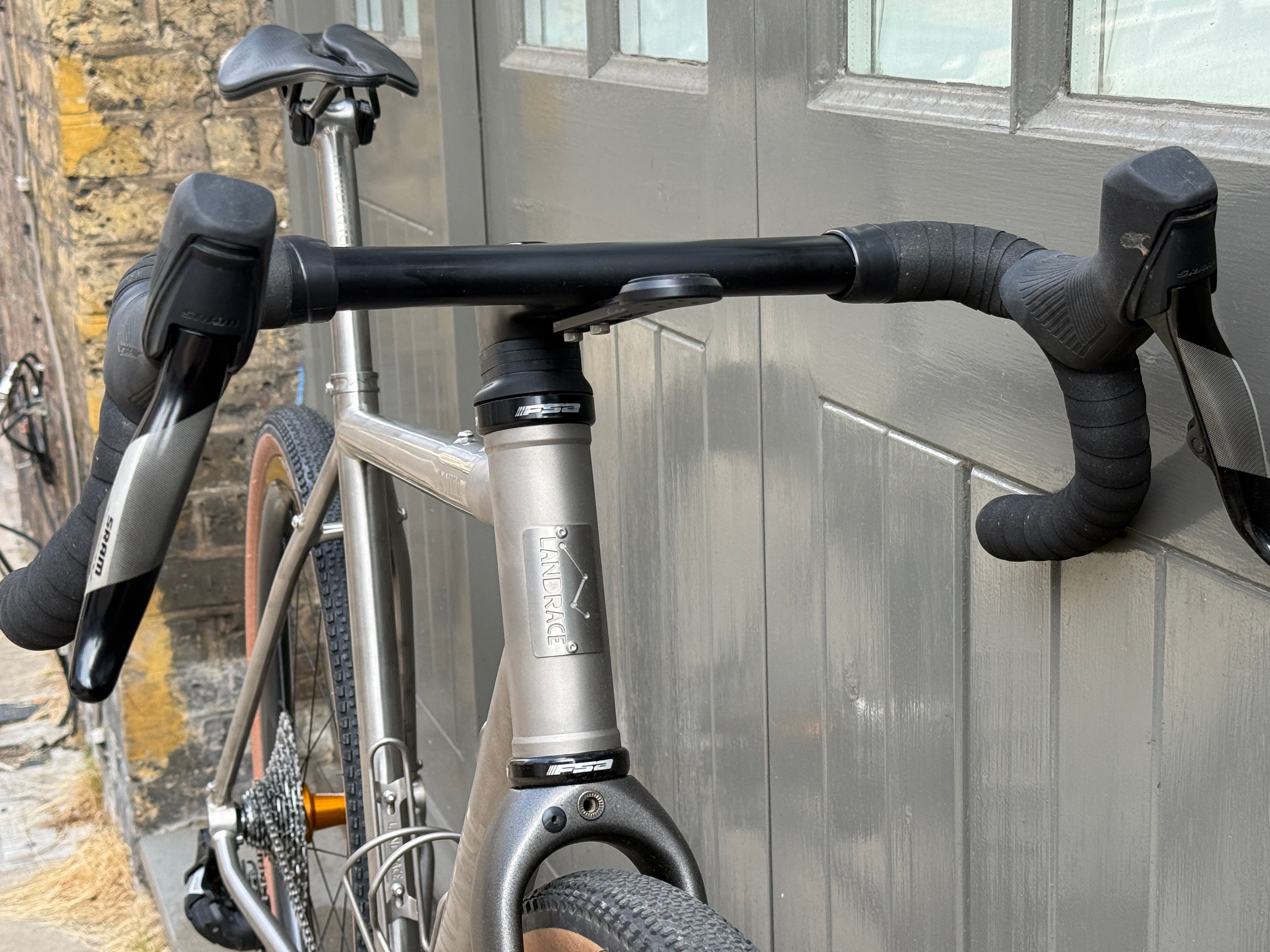 LANDRACE Boxer - SRAM Rival - Hope build