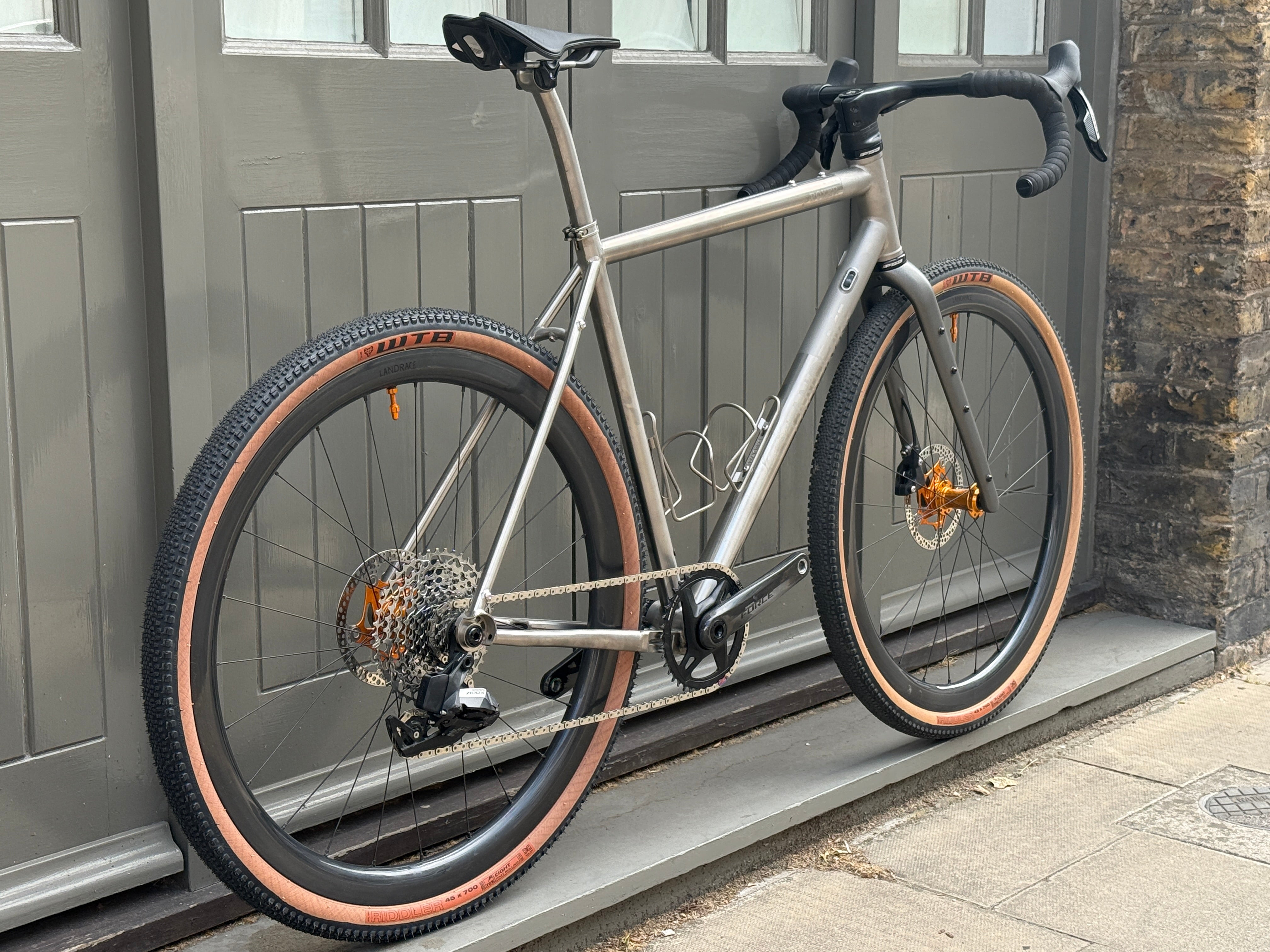 LANDRACE Boxer - SRAM Rival - Hope build