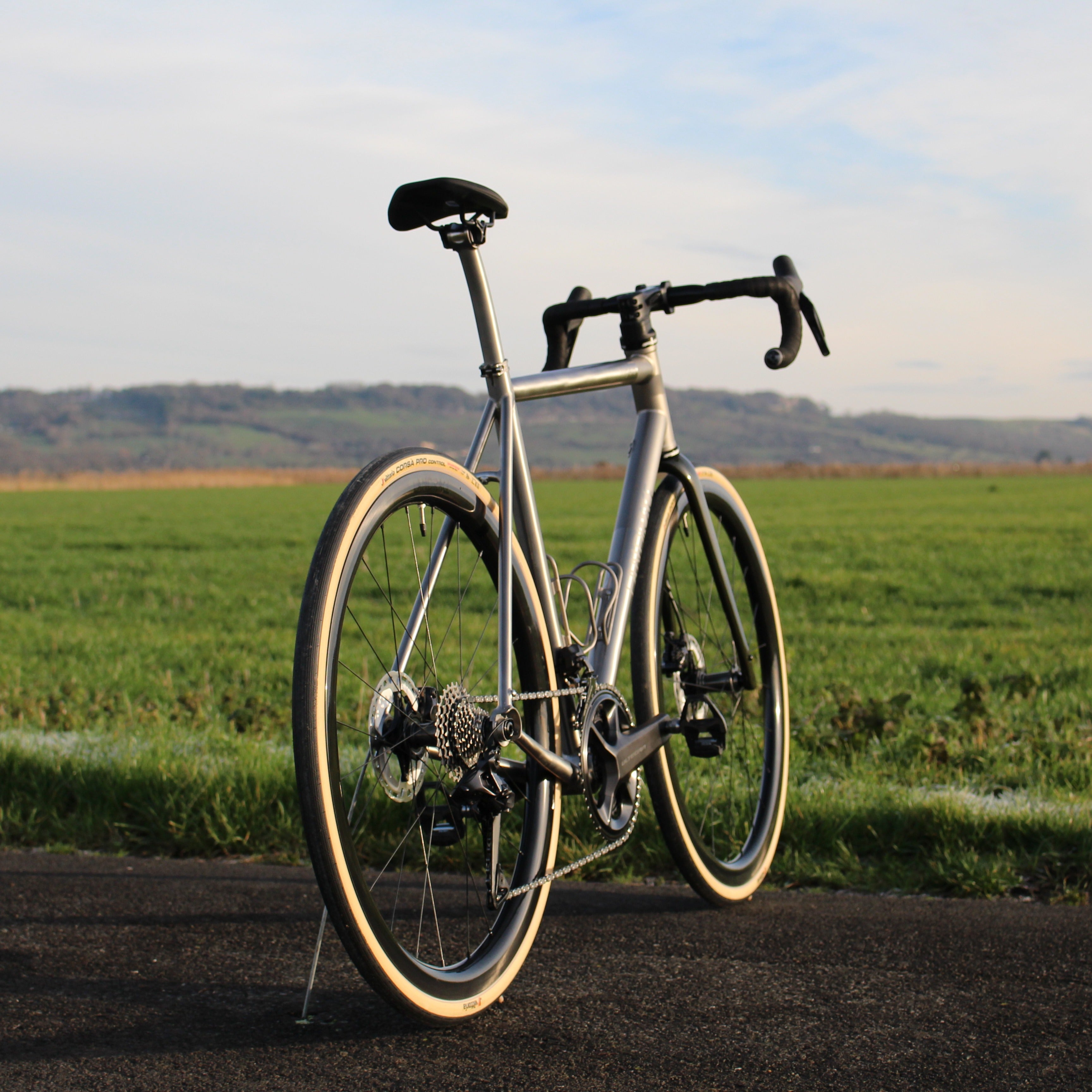 LANDRACE Tupelo V2 - Shimano Ultegra Di2 - FSA integrated/Hope build