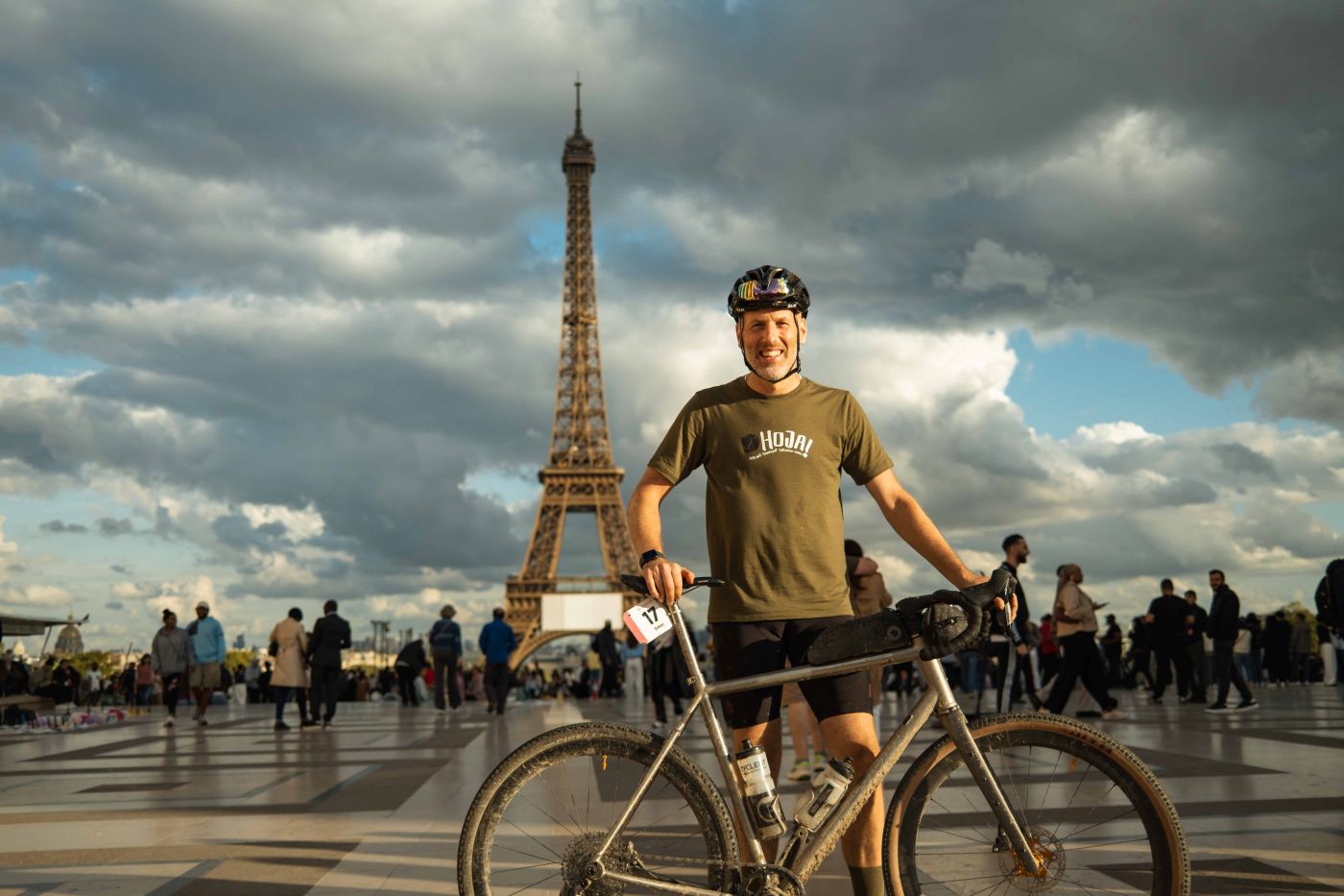 The Boxer rides from London to Paris with Simon