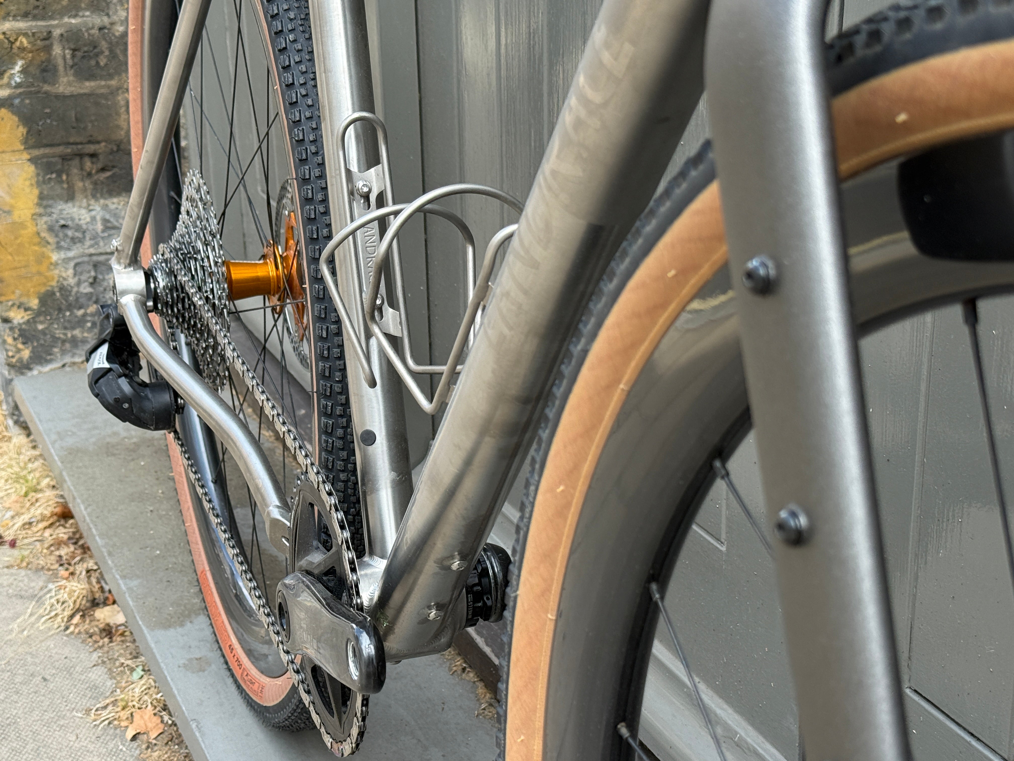 LANDRACE Boxer - SRAM Rival - Hope build