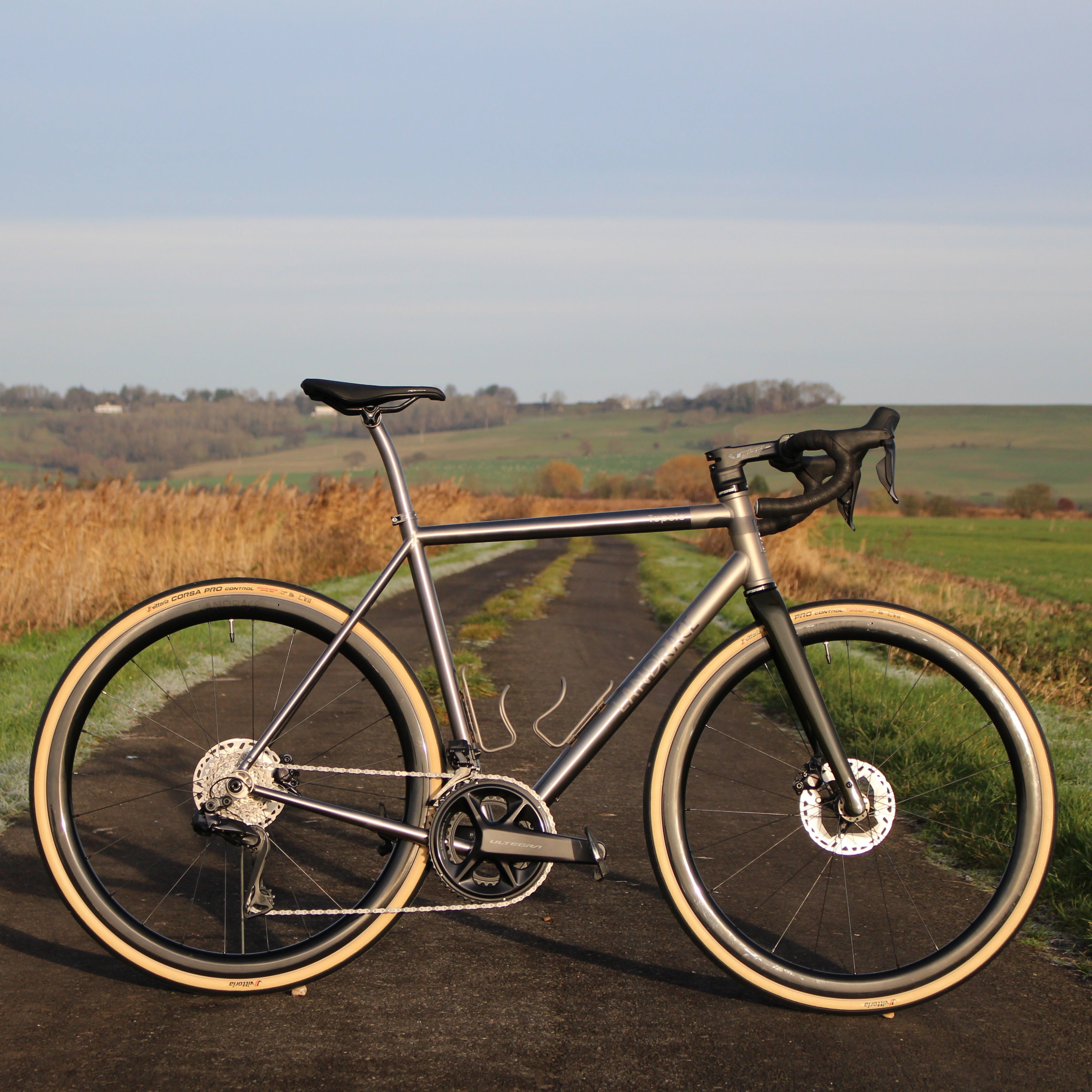 LANDRACE Tupelo V2 - Shimano Ultegra Di2 - FSA integrated/Hope build